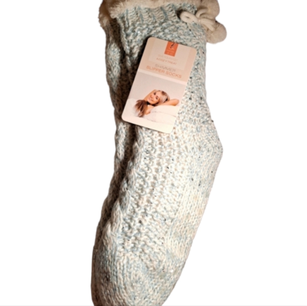 NWT SWEATER KNIT SHERPA LINED SLIPPER SOCKS STOCKINGS SILVER SEQUIN